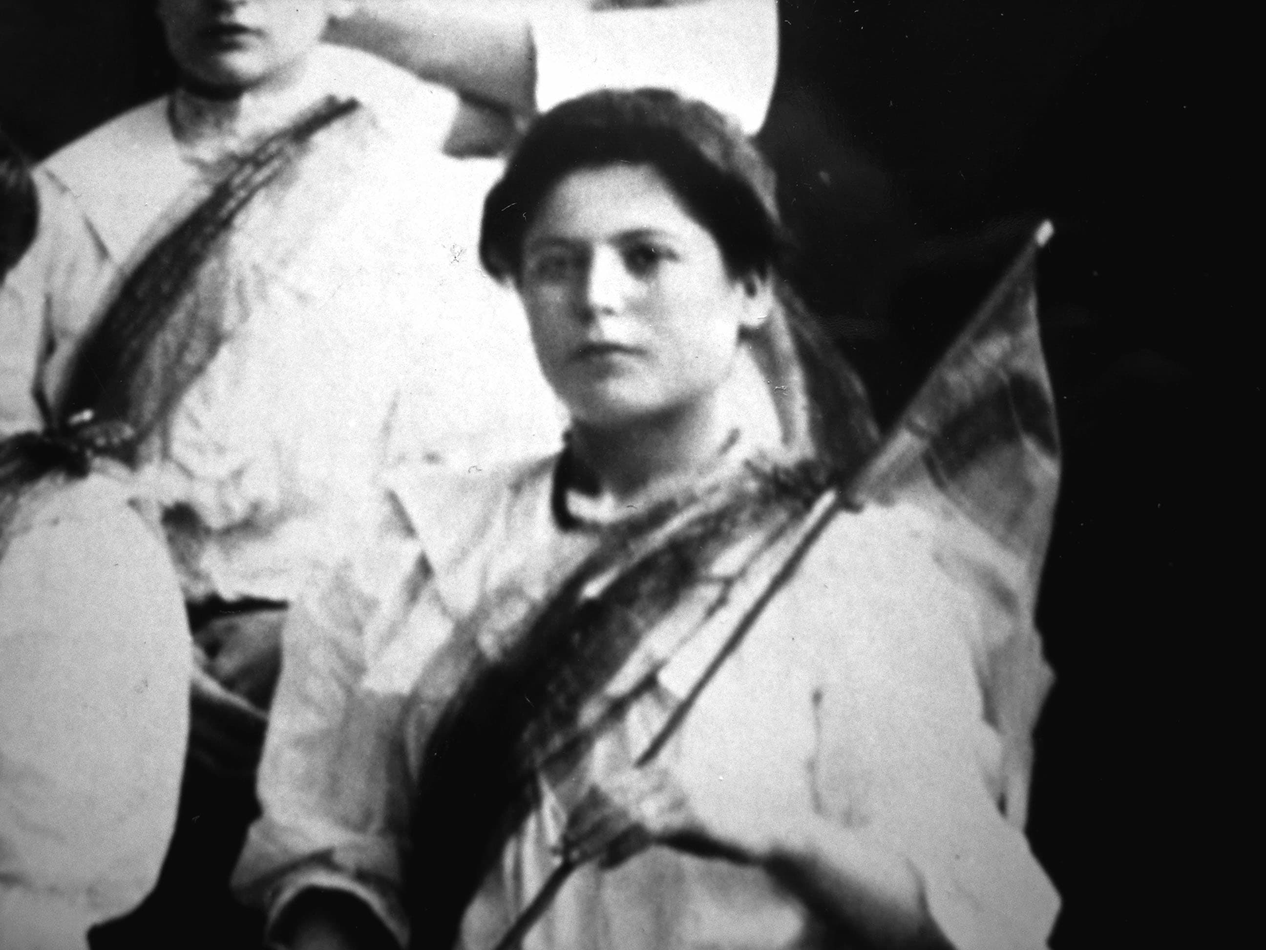 Johanna Eckmann geb. Frankfurter bei der Mädchenriege des TV (ca.1910)