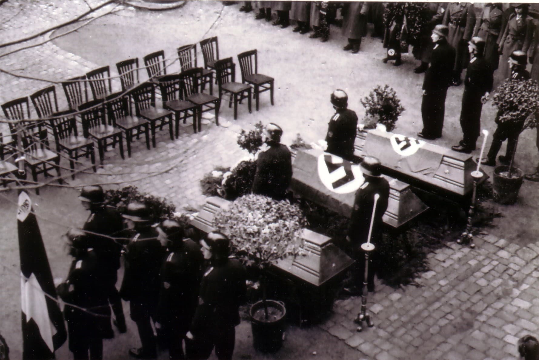 Trauerfeier (1) für die Toten des Luftangriffs am 11.12.1944