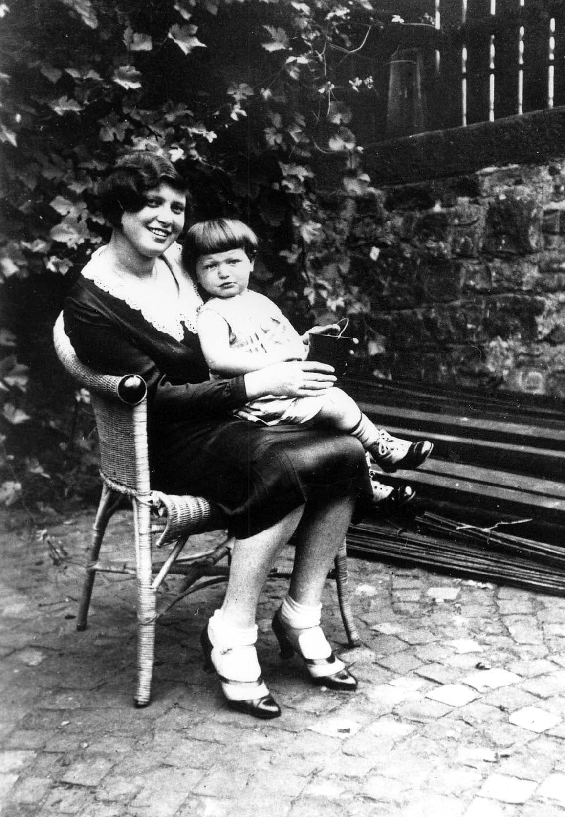 Rosa Rollmann mit ihrer Nichte